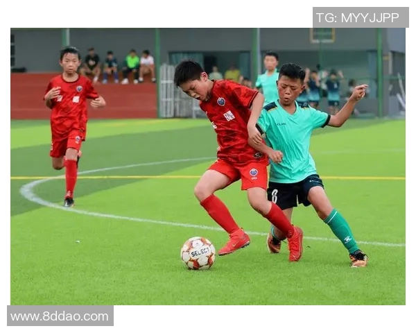 雏鹰杯足球赛精彩纷呈展现青少年足球才华与团队精神